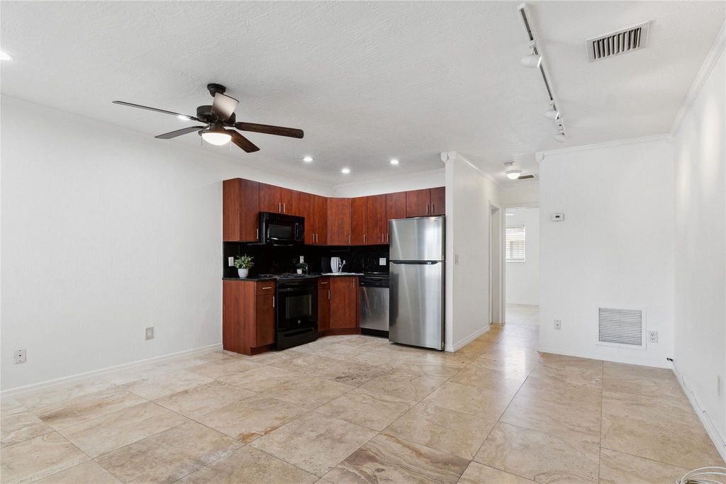 Photo of 1848 NE 46th Street #G3, Fort Lauderdale, FL 33308 (MLS # F10483636)