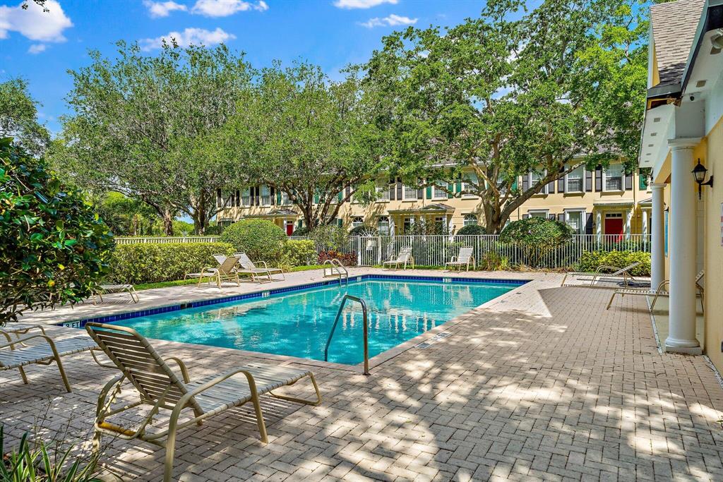 Charleston Court - Residential