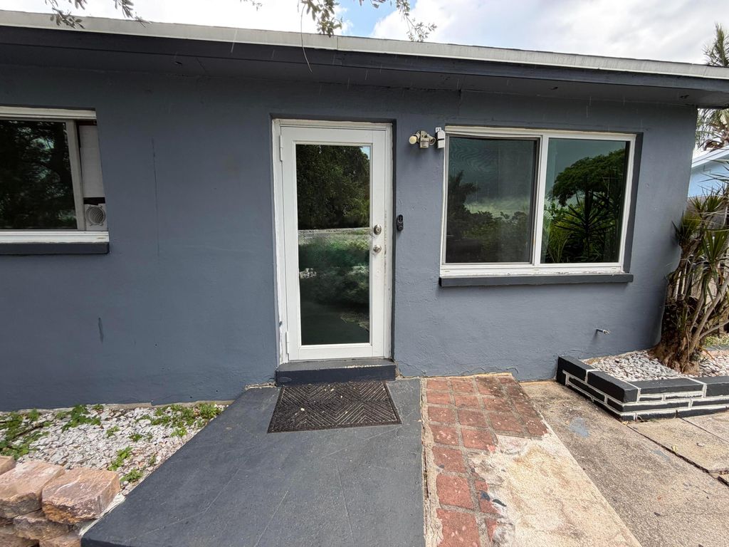 Photo of 122 W Ocean Drive, Boynton Beach, FL 33426 (MLS # B26042340)