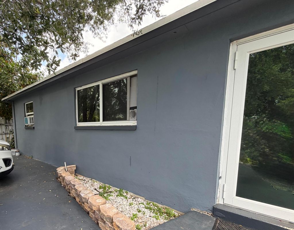 Photo of 122 W Ocean Drive, Boynton Beach, FL 33426 (MLS # B26042340)