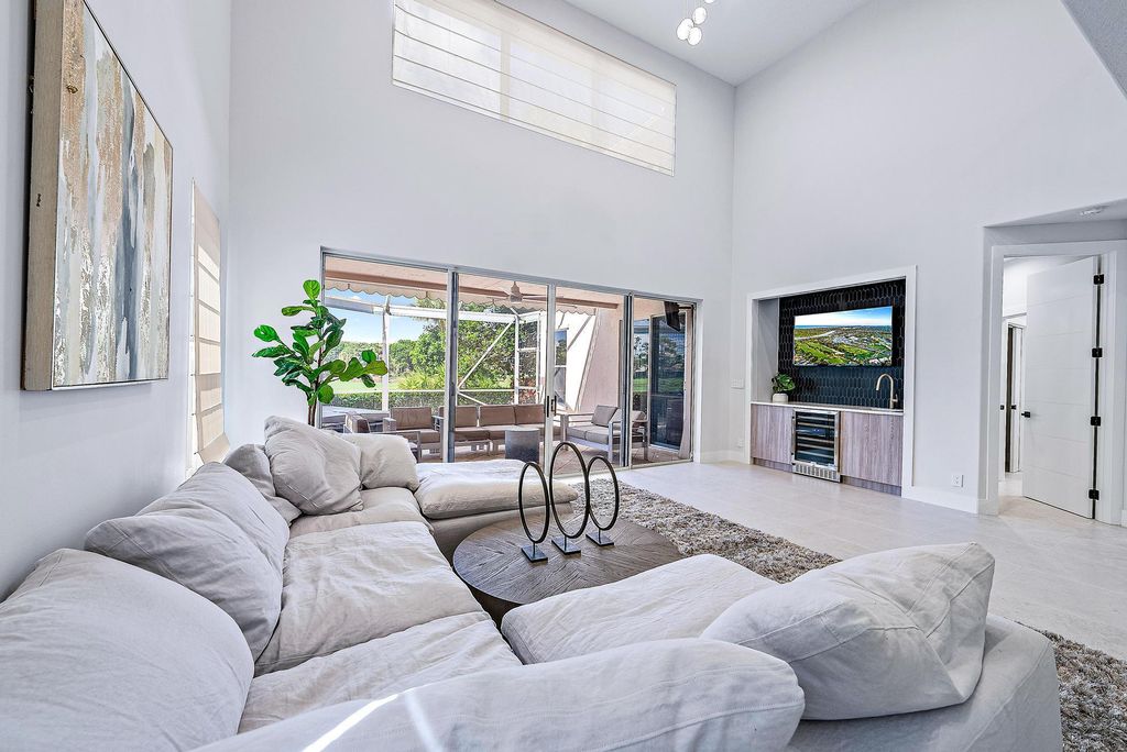 Photo of 424 Eagleton Cove Way, Palm Beach Gardens, FL 33418 (MLS # R10918944)