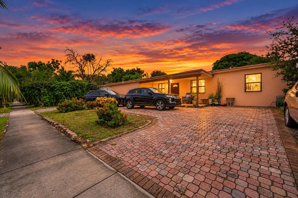 Photo of 4972 NE 14TH Avenue, Pompano Beach, FL 33064 (MLS # B26092812)