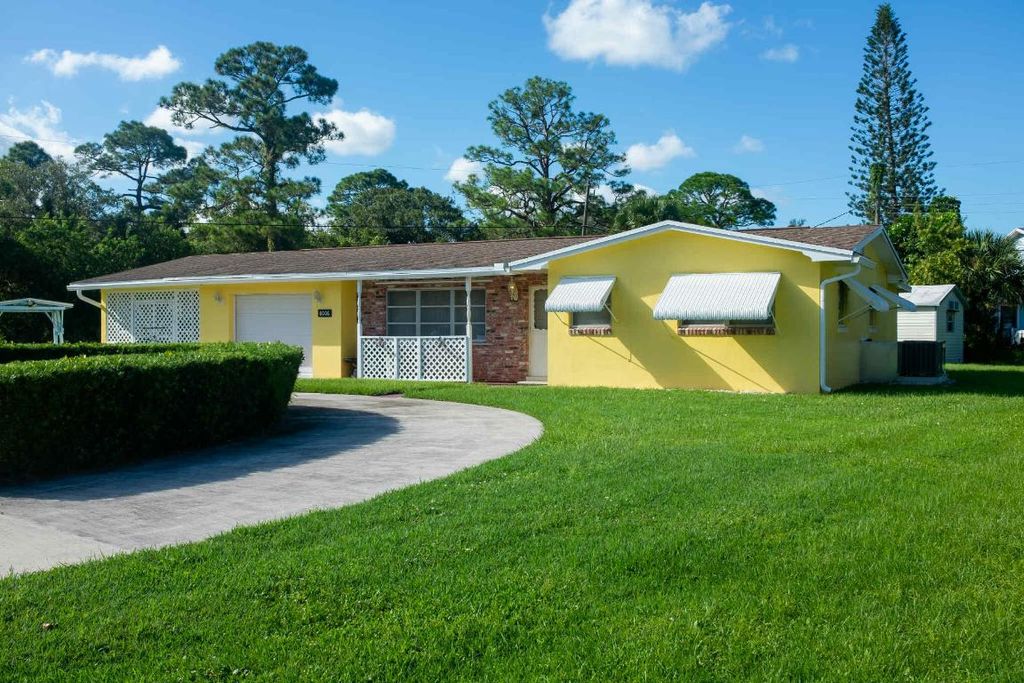 Photo of 8006 Santana Avenue, Fort Pierce, FL 34951 (MLS # R11132594)