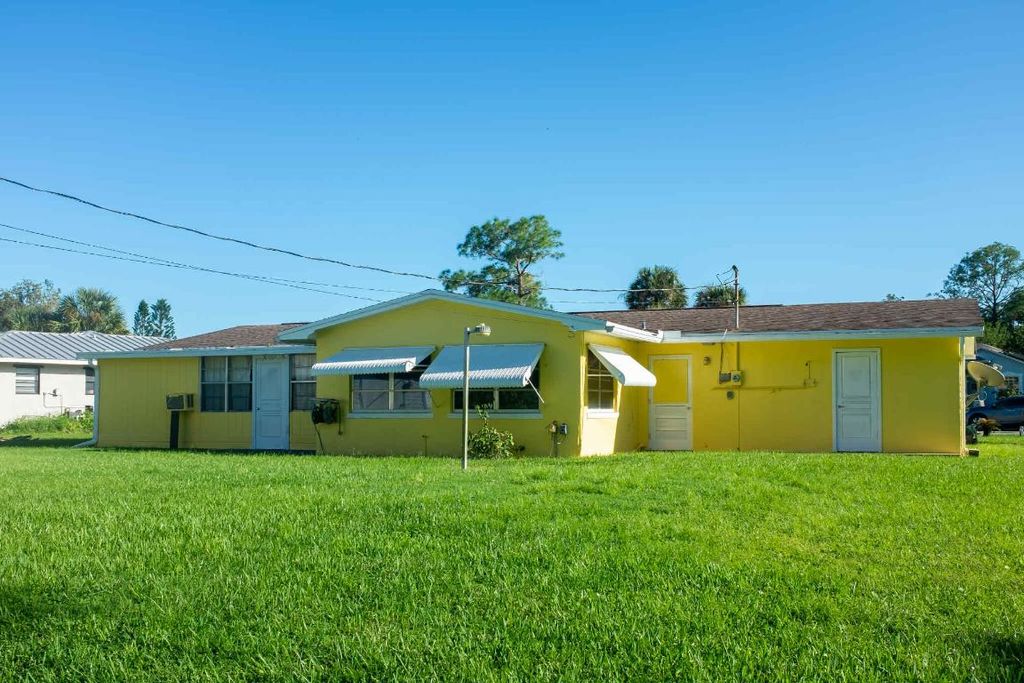 Photo of 8006 Santana Avenue, Fort Pierce, FL 34951 (MLS # R11132594)