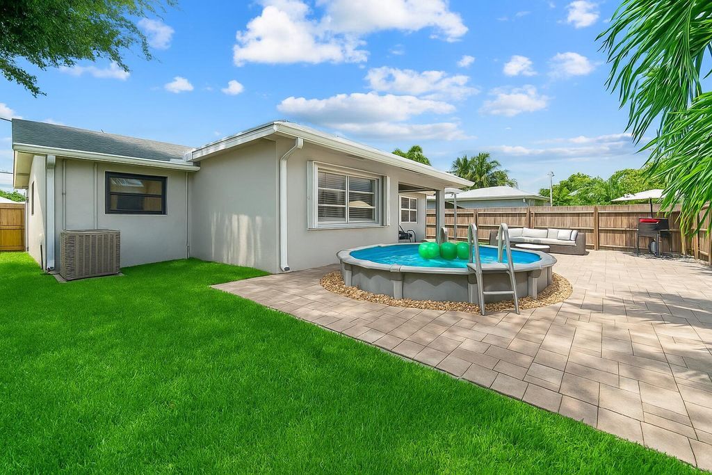 Photo of 310 Wellesley Drive, Lake Worth Beach, FL 33460 (MLS # B26010733)