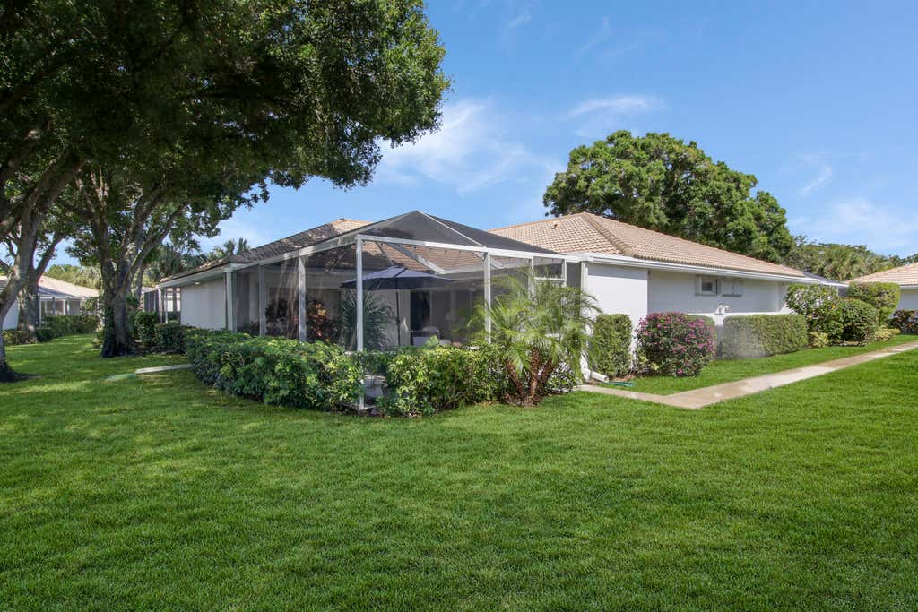 Photo of 5701 Red Oak Court, Palm Beach Gardens, FL 33410 (MLS # R10989888)