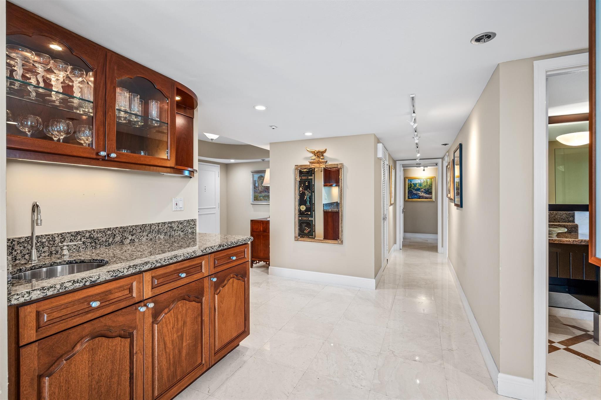 BERESFORD CONDO - Residential