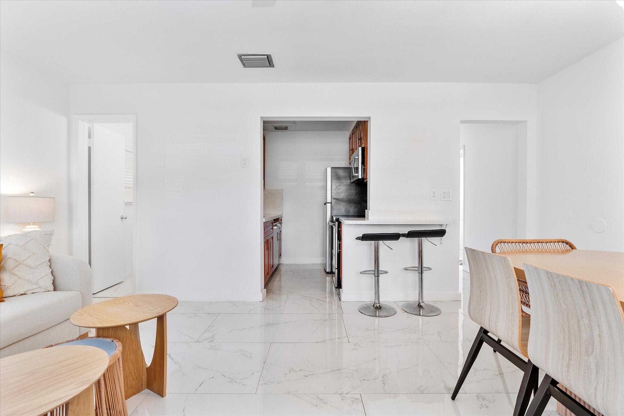 Hollywood Hills 6-22 B - Residential Lease