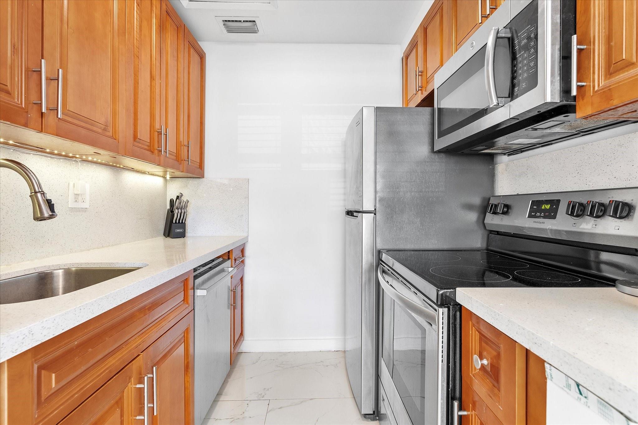 Hollywood Hills 6-22 B - Residential Lease