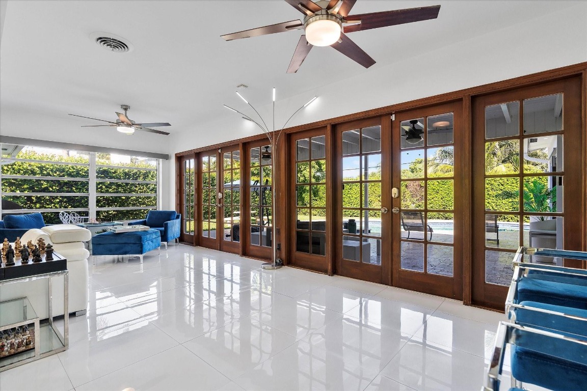 Hollywood Hills 6-22 B - Residential Lease