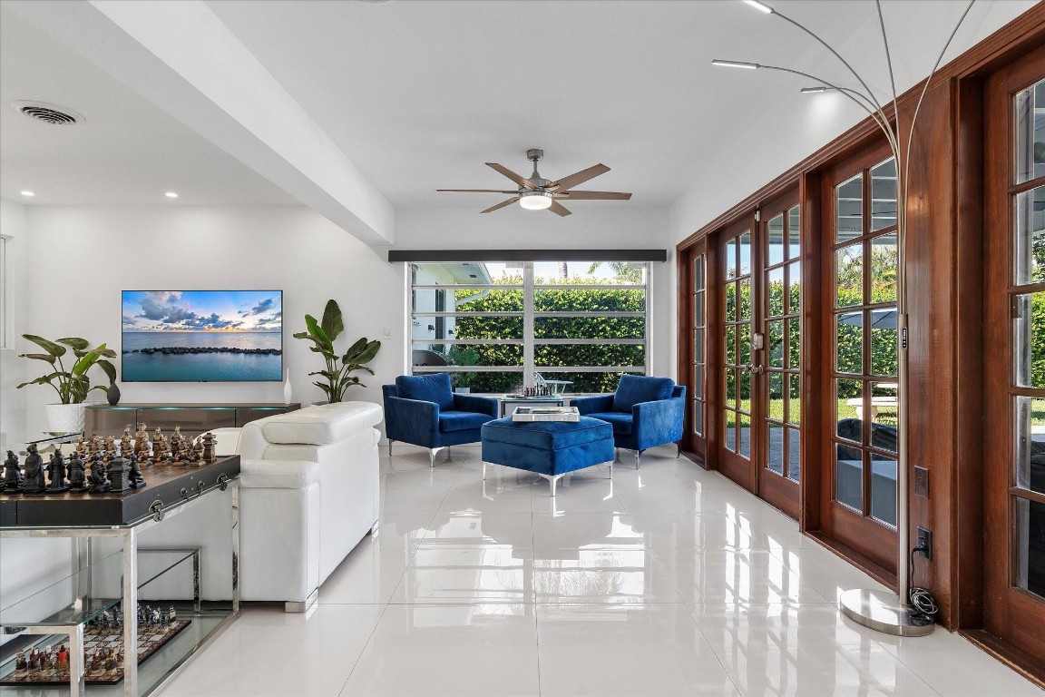 Hollywood Hills 6-22 B - Residential Lease