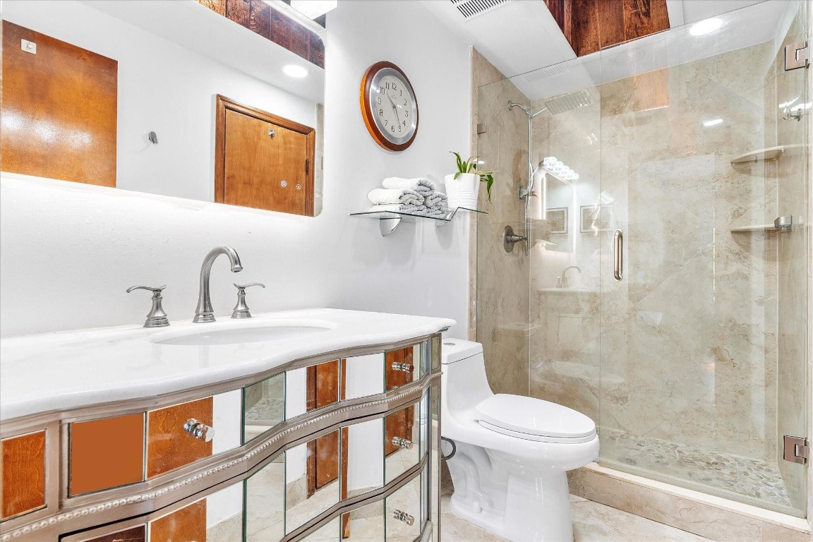 Hollywood Hills 6-22 B - Residential Lease