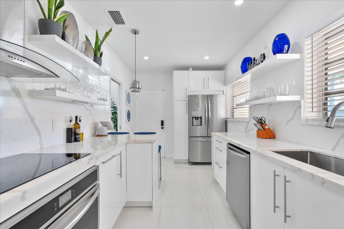 Hollywood Hills 6-22 B - Residential Lease