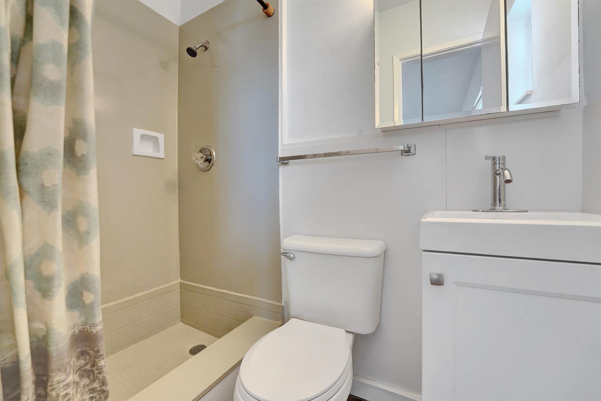 LANDINGS HARBORAGE CONDO - Residential Lease