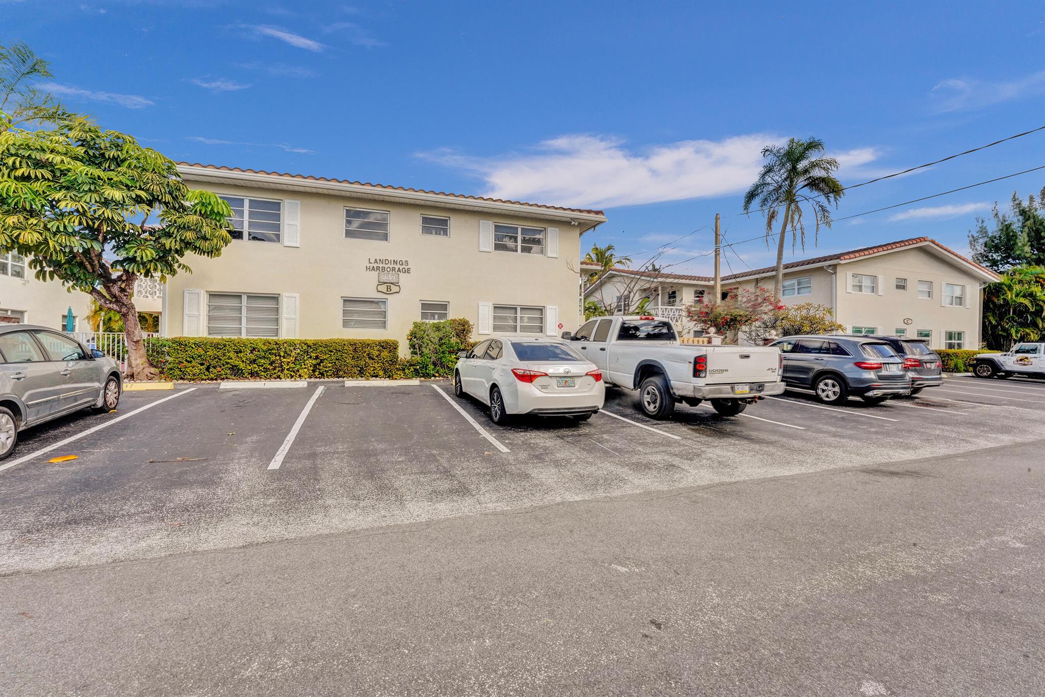 LANDINGS HARBORAGE CONDO - Residential Lease