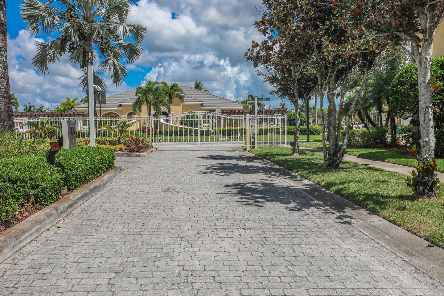 ST ANDREWS TOWNHOMES - Residential