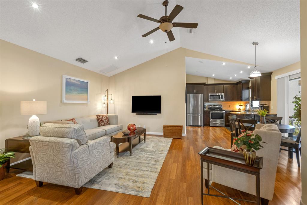 TOWNHOMES OF GLEN GARY - Residential