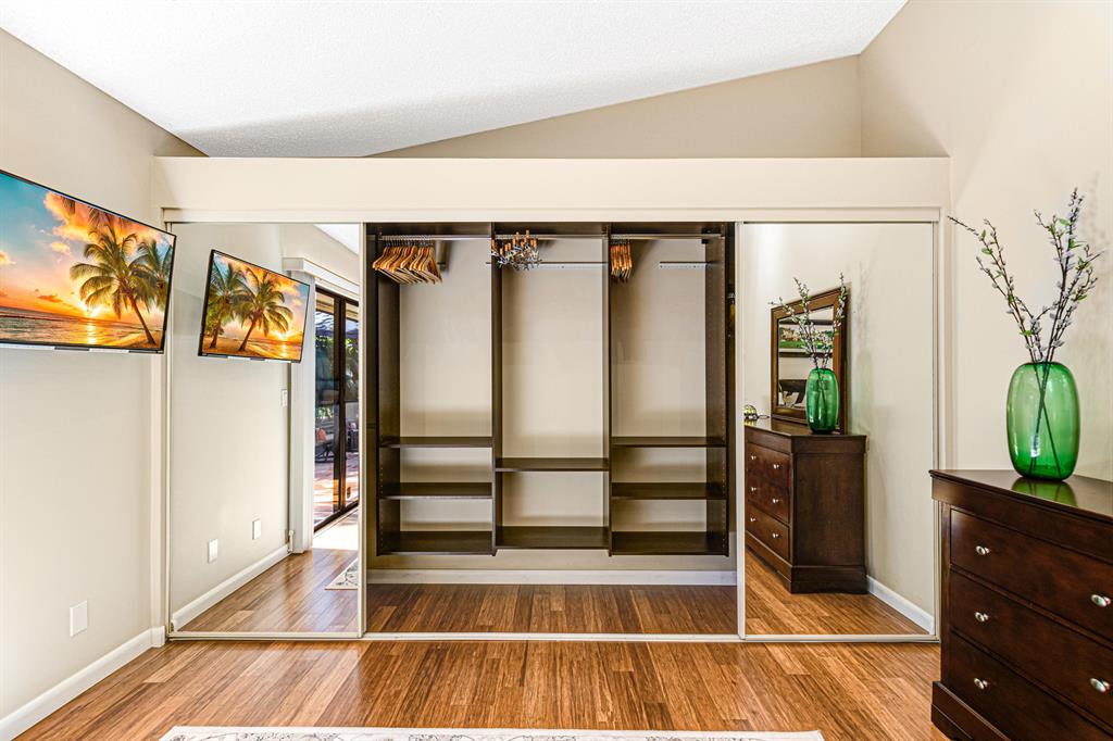 TOWNHOMES OF GLEN GARY - Residential