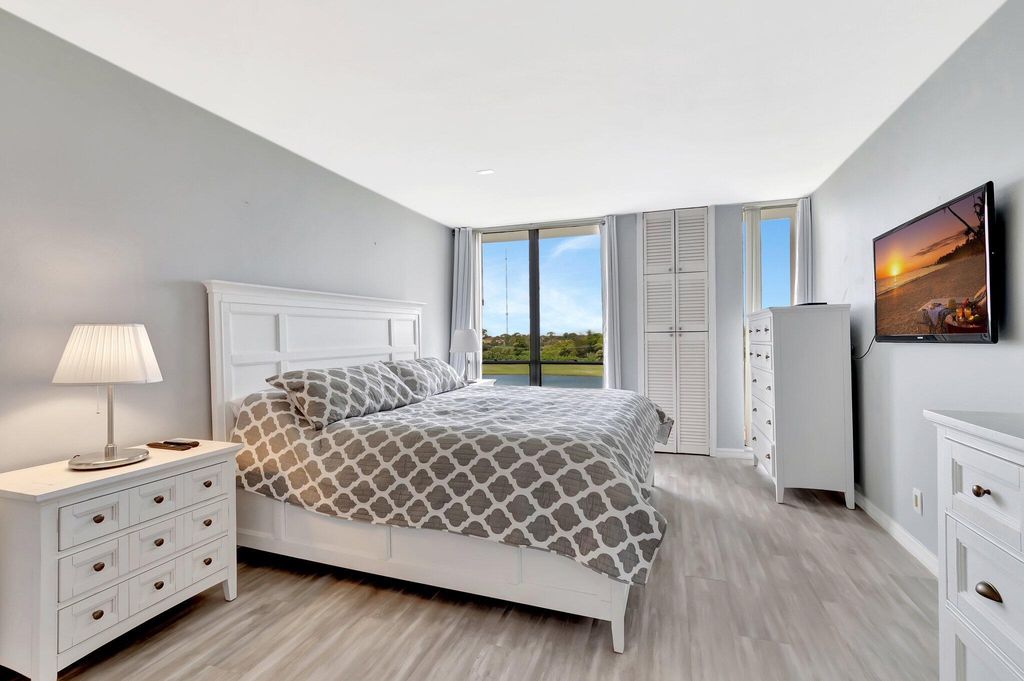 Photo of 1566 Bridgewood Drive, Boca Raton, FL 33434 (MLS # R11095942)