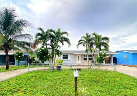 2868 Dolphin Circle Palm Springs FL 33406
