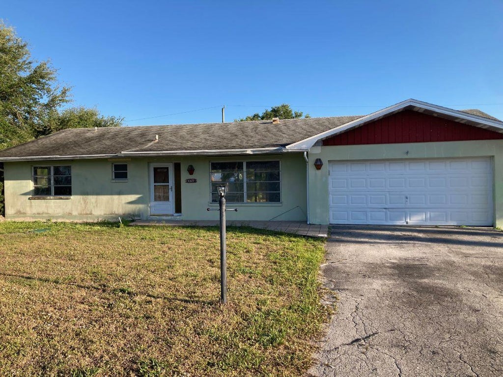 Photo of 4379 SE Bayshore Terrace, Stuart, FL 34997 (MLS # R11075869)
