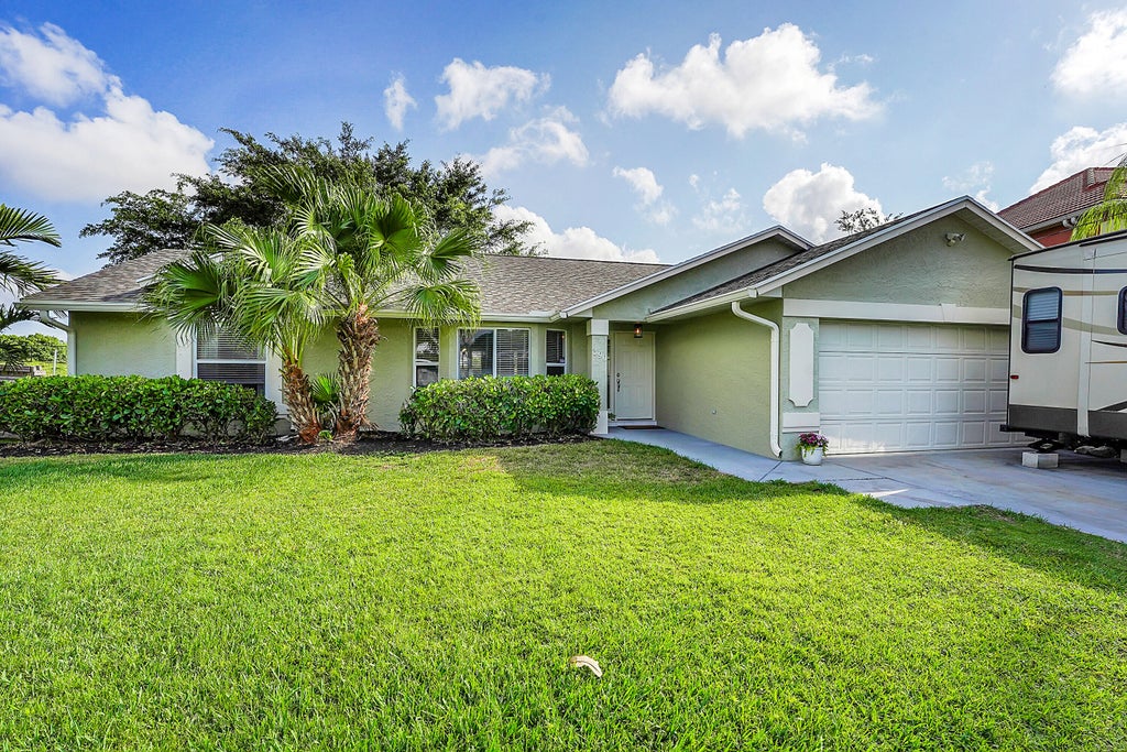 Photo of 390 SW Dalton Circle, Port Saint Lucie, FL 34953 (MLS # R10980686)