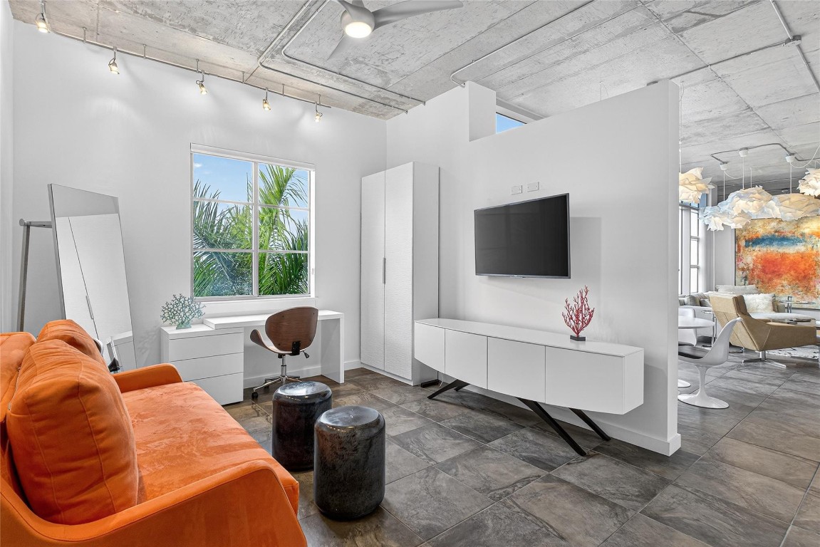 MERIDIAN DELRAY CONDO - Residential