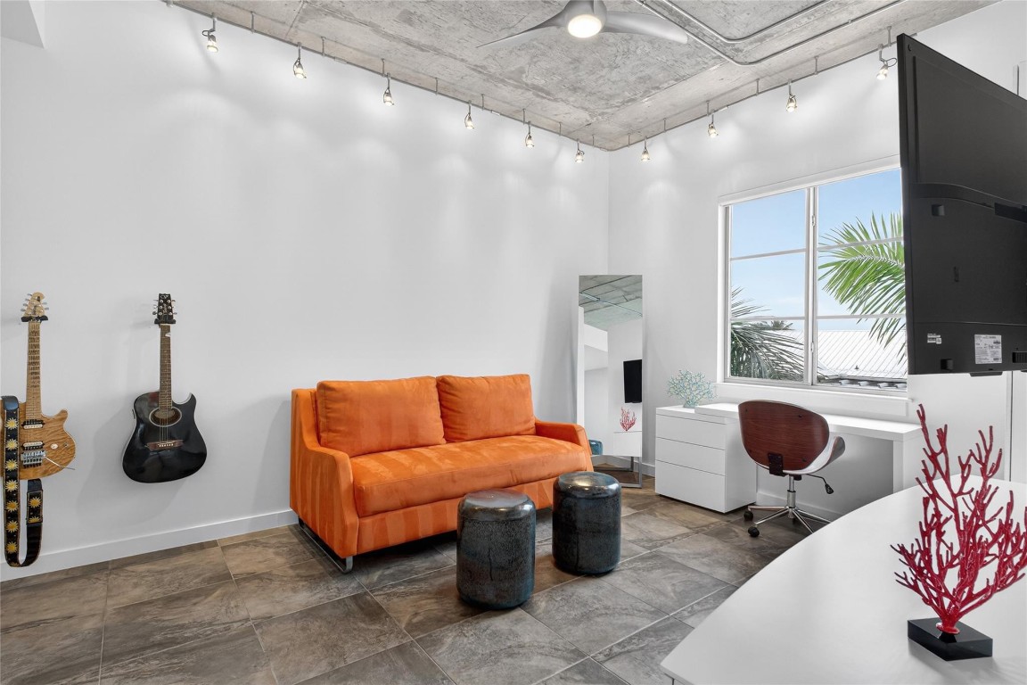 MERIDIAN DELRAY CONDO - Residential