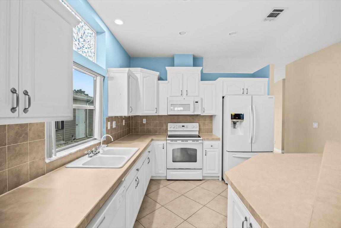 FAIRWAYS AT SAVANNA CLUB REPLAT NO 1 - Residential