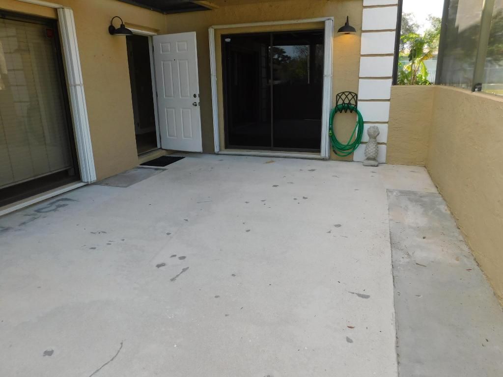 Photo of 1482 N Lawnwood Circle #31d, Fort Pierce, FL 34950 (MLS # R10974608)