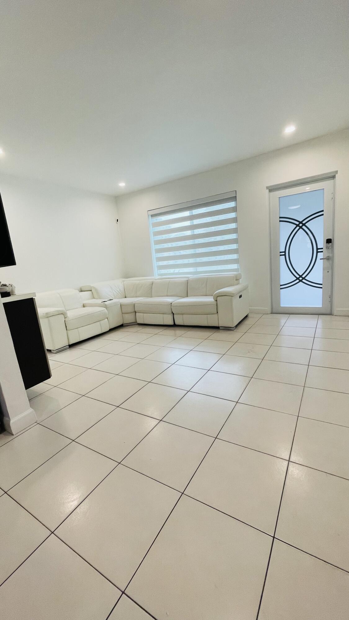 HOLLYWOOD SUBURBS NO 2 - Residential