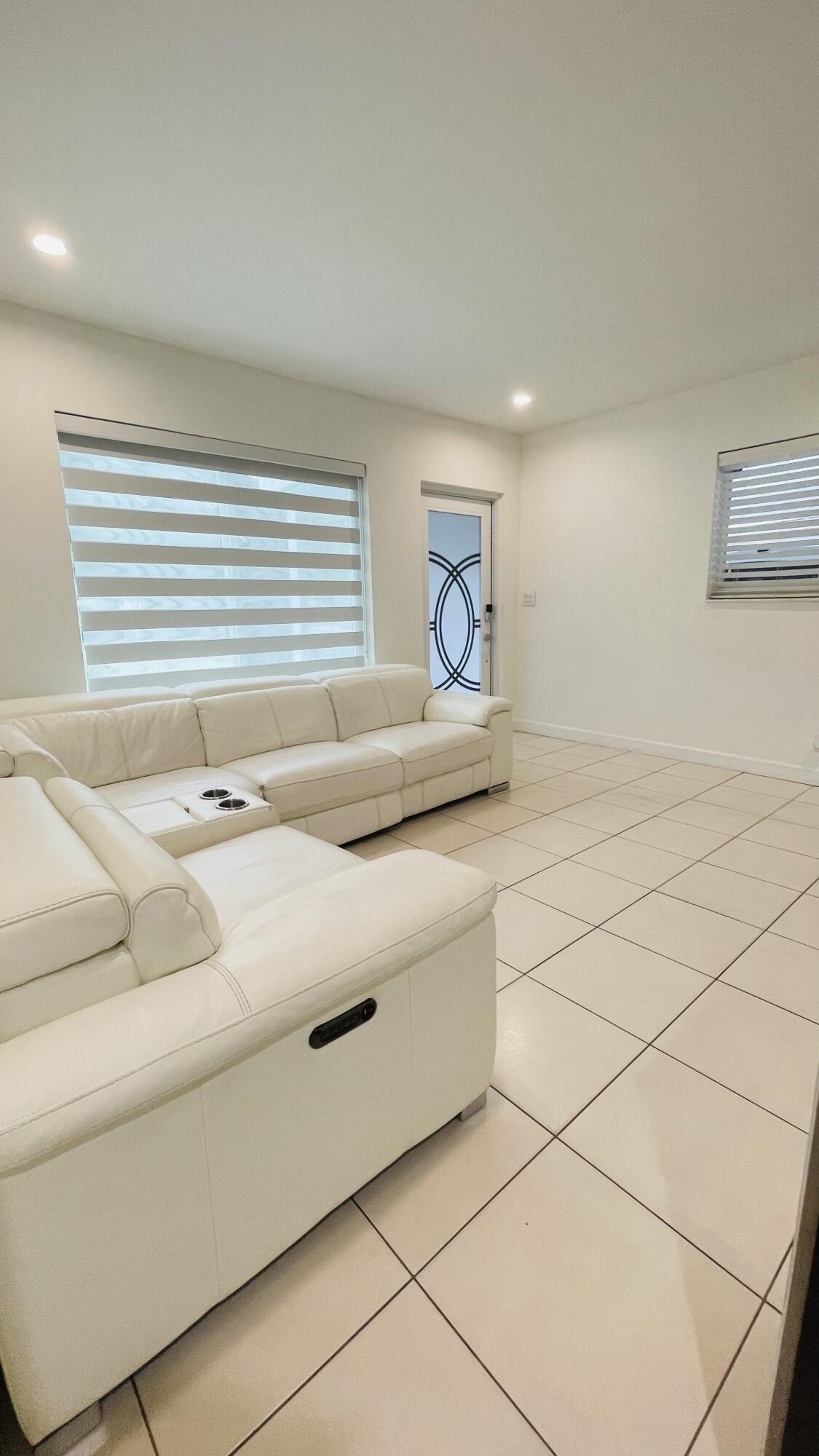 HOLLYWOOD SUBURBS NO 2 - Residential