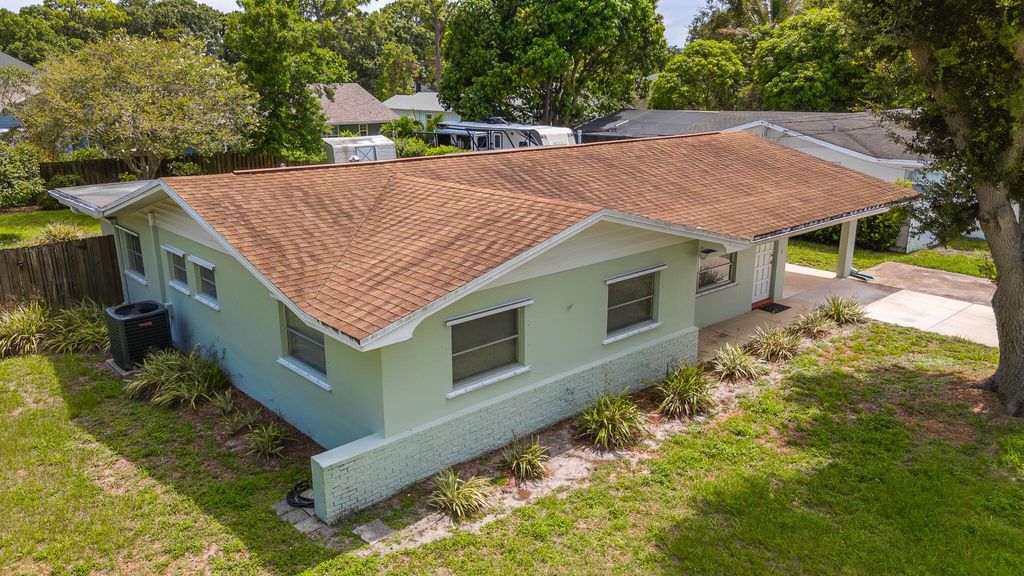 Photo of 1503 Wyoming Avenue, Fort Pierce, FL 34982 (MLS # R11104125)