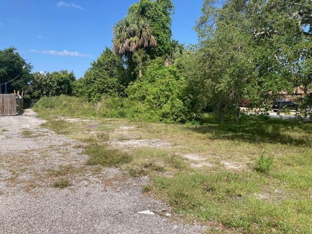 Photo of 43 N St, Fort Pierce, FL 34946 (MLS # R11079895)