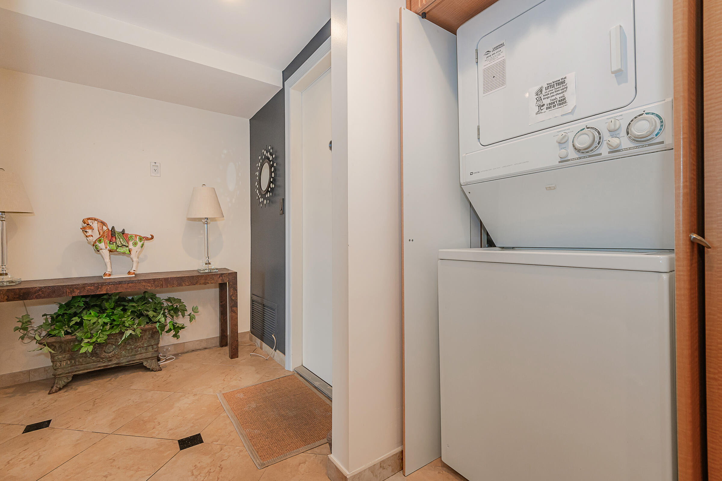 BAYSHORE TOWERS - Residential