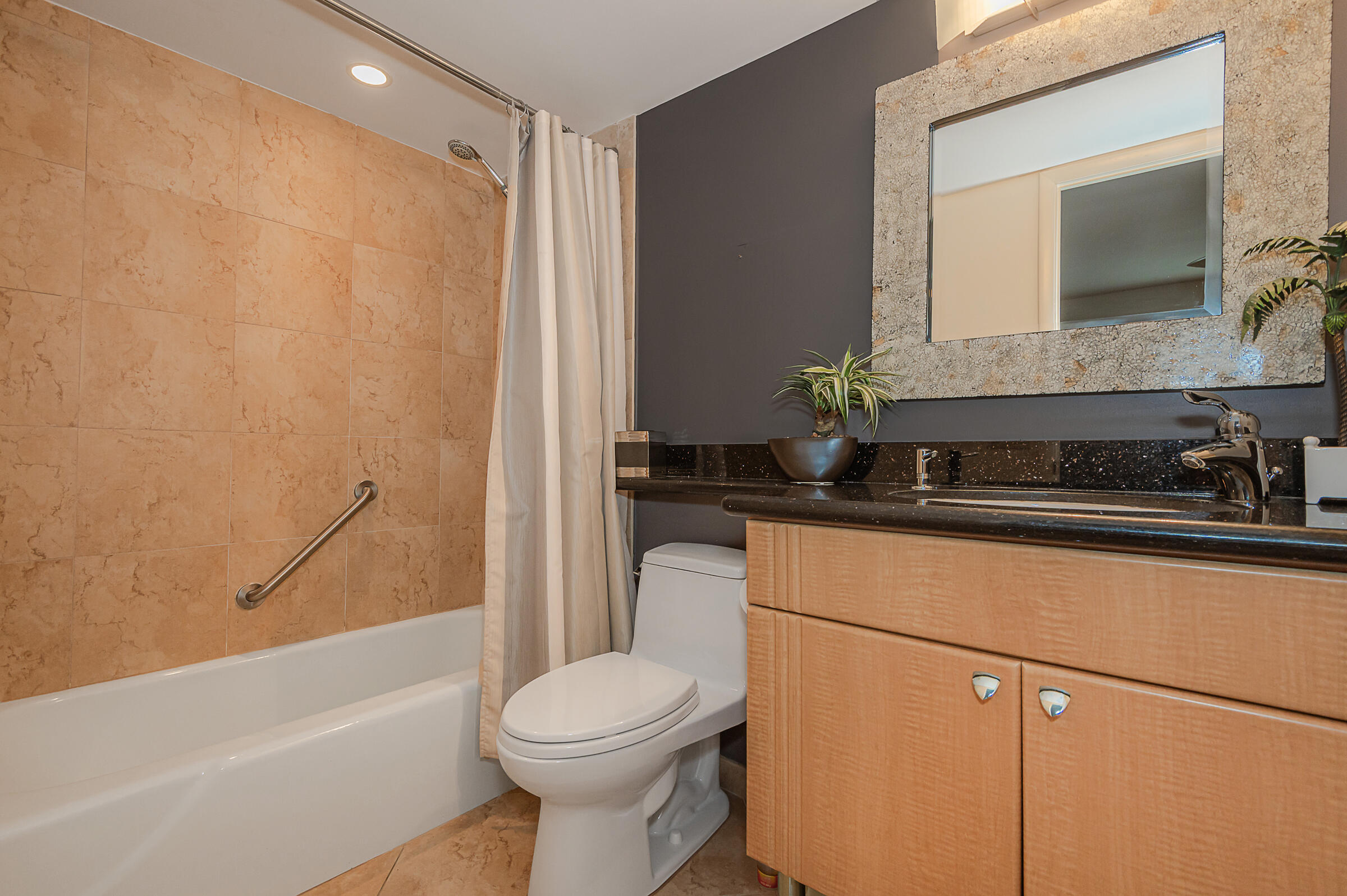 BAYSHORE TOWERS - Residential