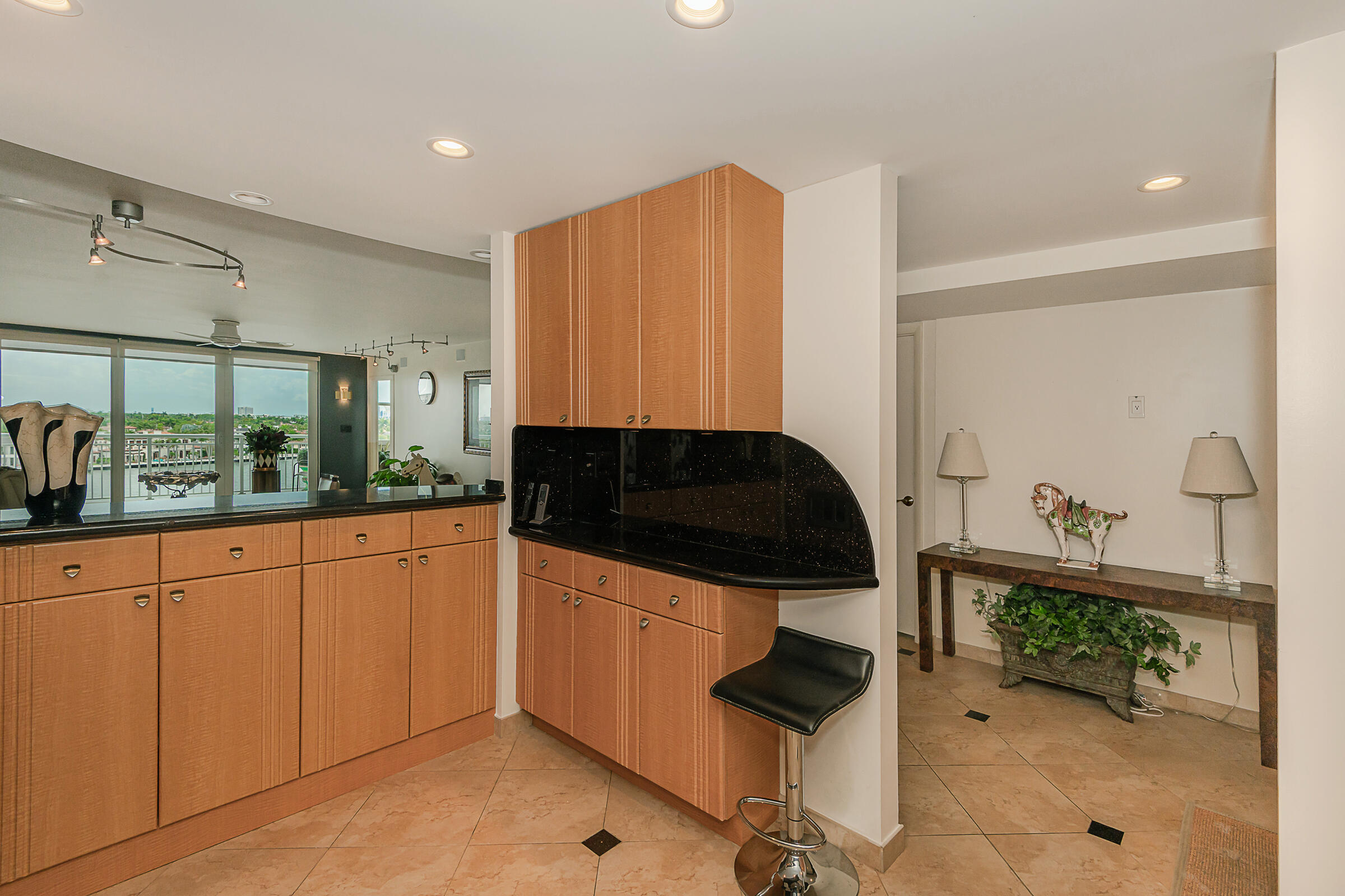 BAYSHORE TOWERS - Residential