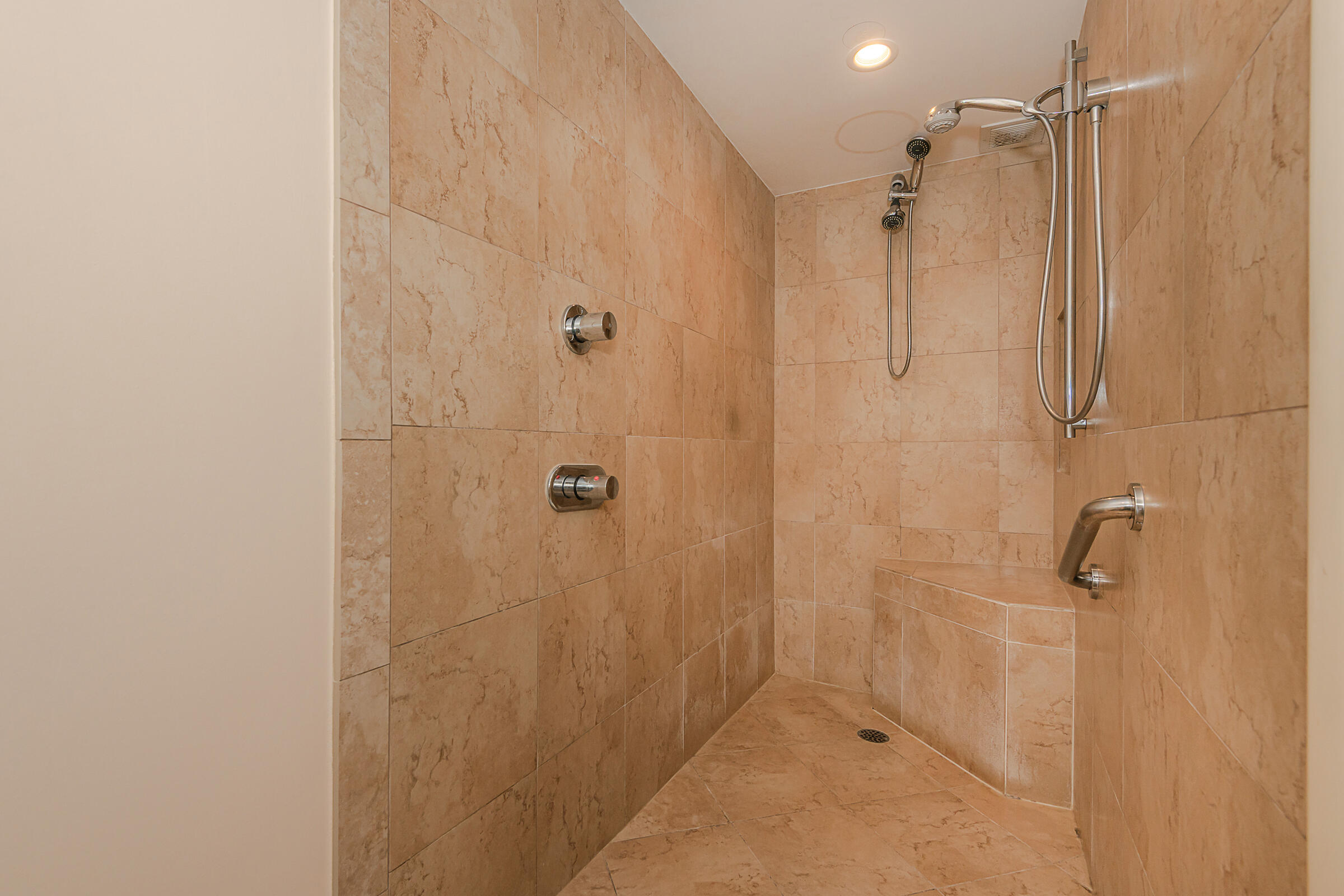 BAYSHORE TOWERS - Residential