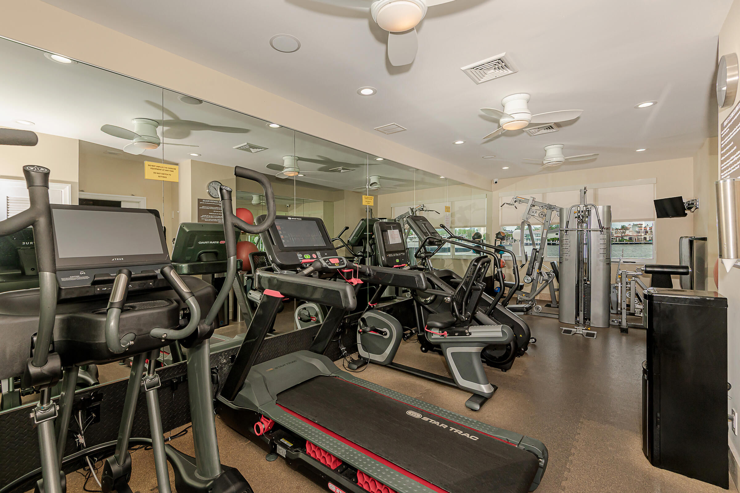 BAYSHORE TOWERS - Residential