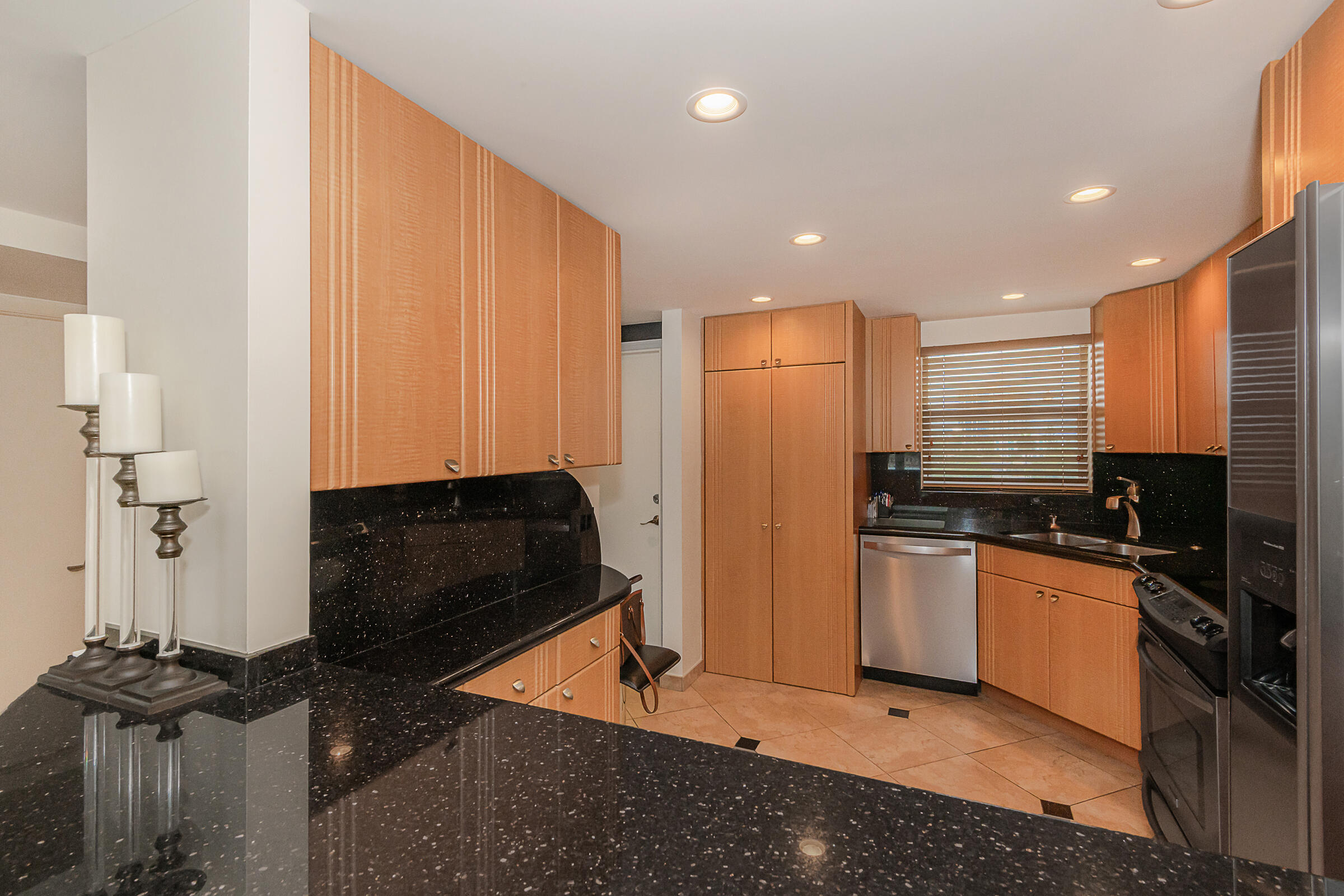 BAYSHORE TOWERS - Residential