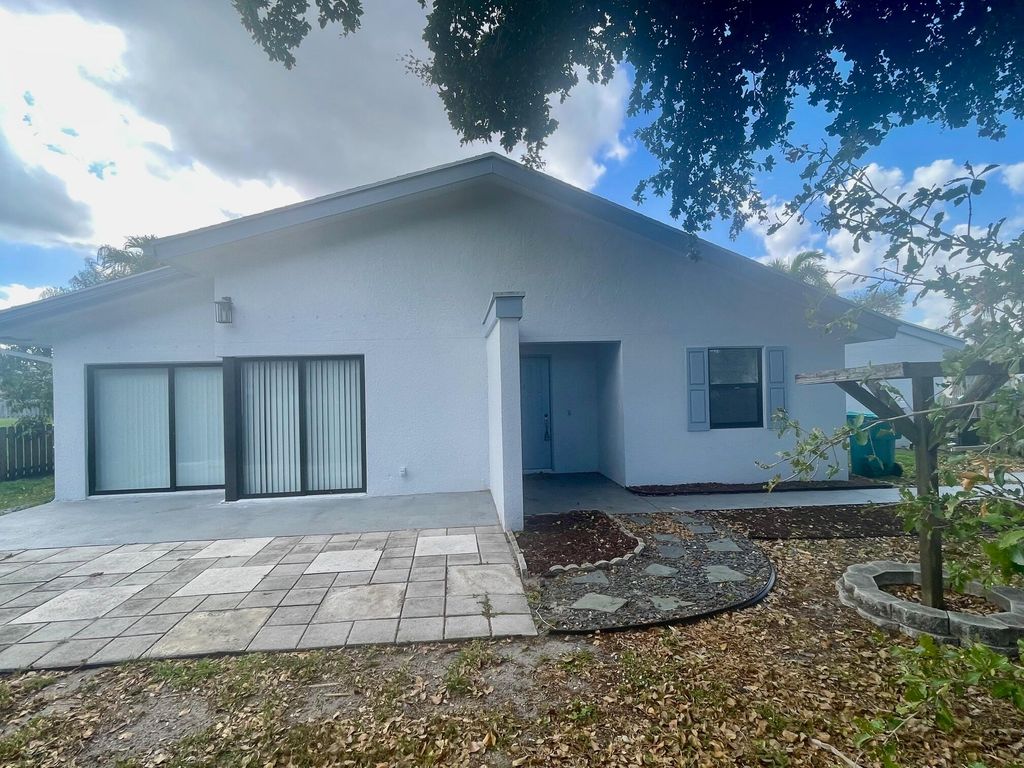 Photo of 51 Baytree Circle, Boynton Beach, FL 33436 (MLS # R11164952)