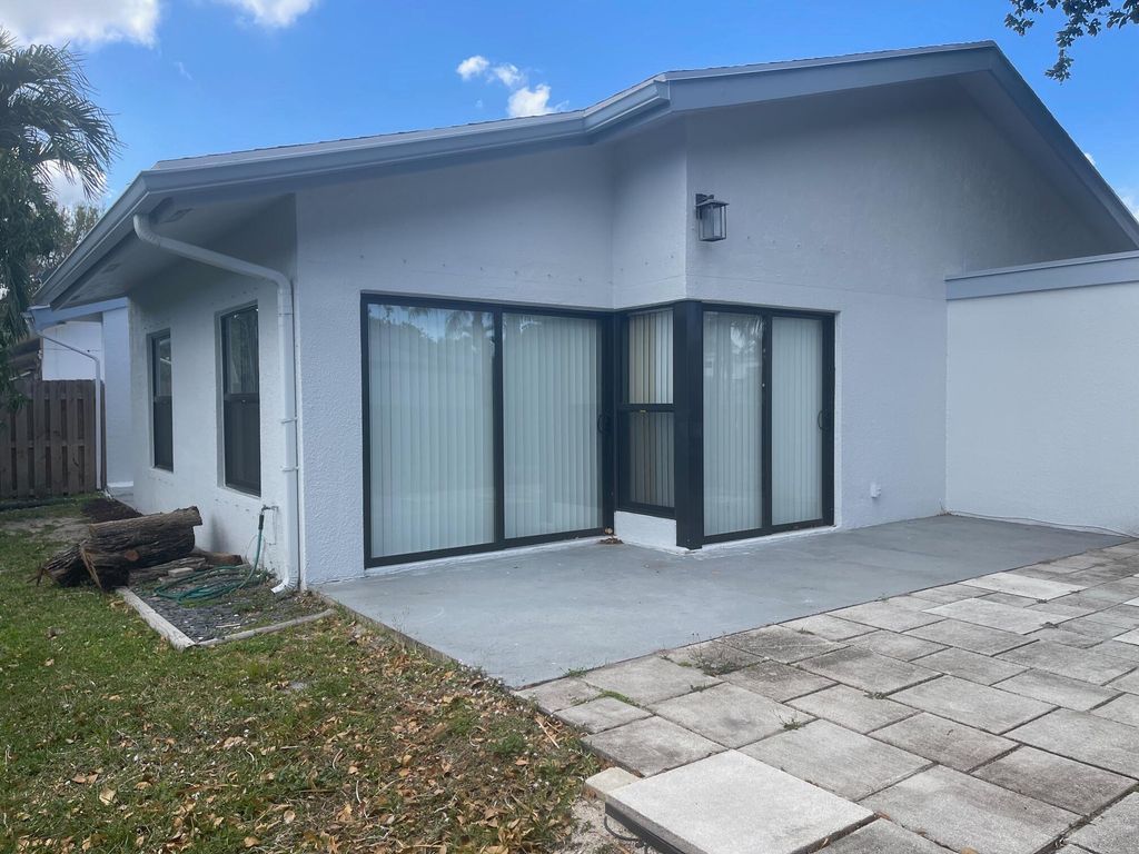 Photo of 51 Baytree Circle, Boynton Beach, FL 33436 (MLS # R11164952)