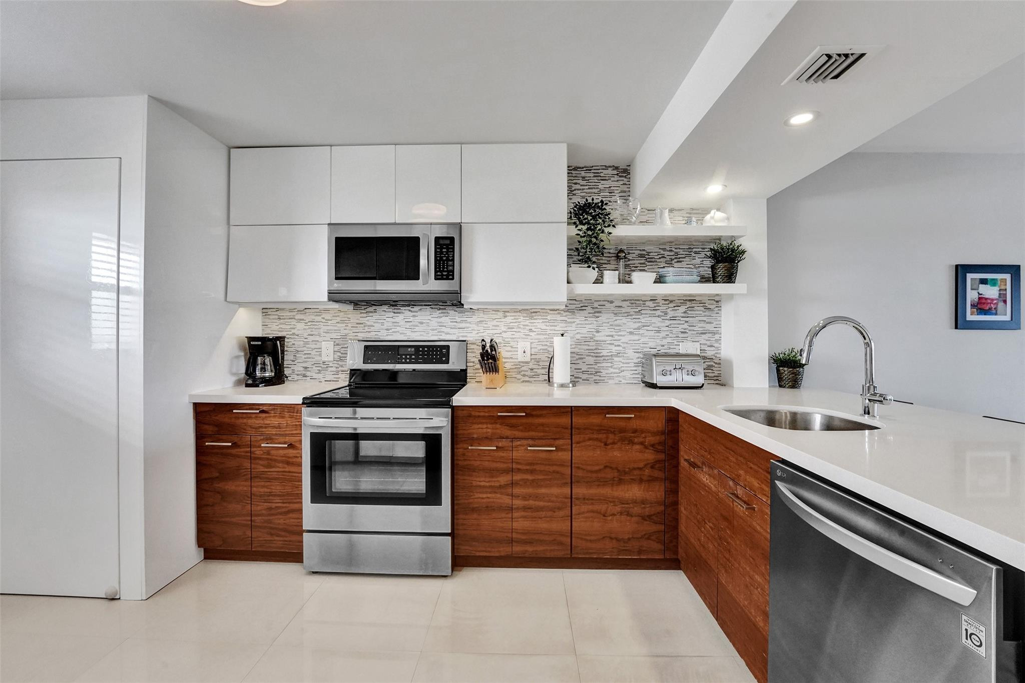 1523 E Hillsboro Boulevard 1031