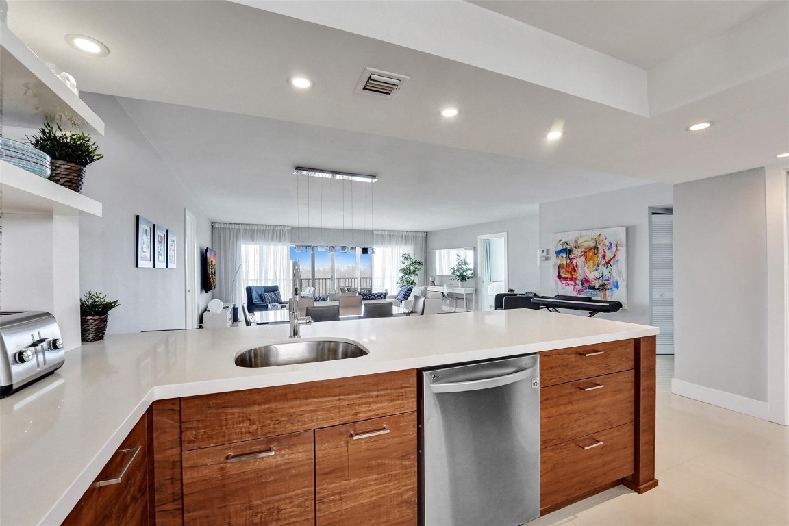 1523 E Hillsboro Boulevard 1031