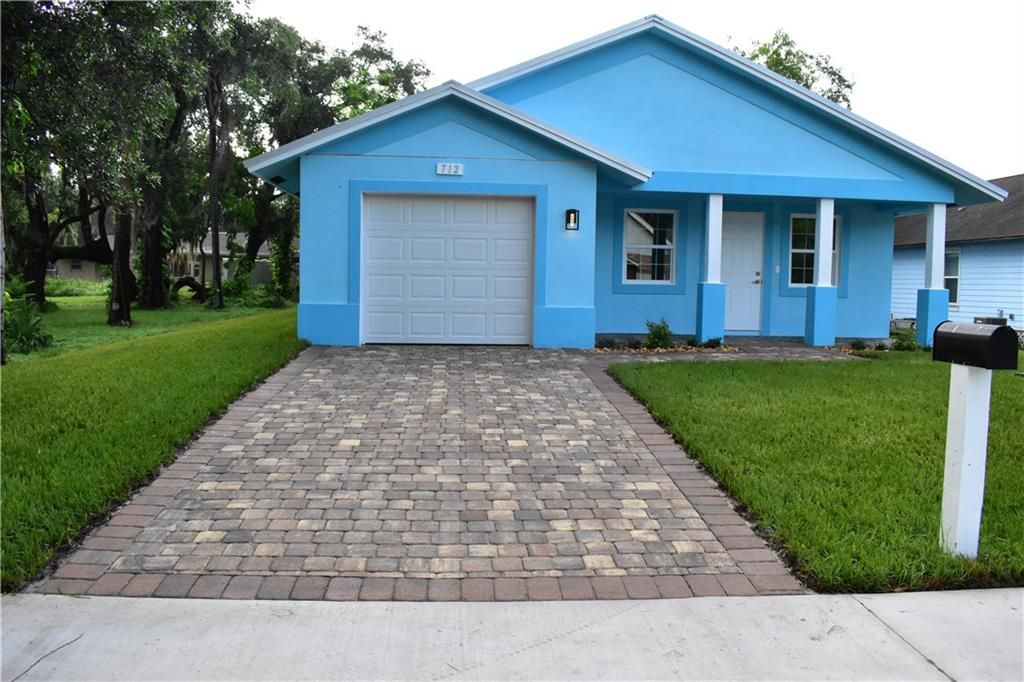 Photo of 712 S 10th Street, Fort Pierce, FL 34950 (MLS # F10272780)