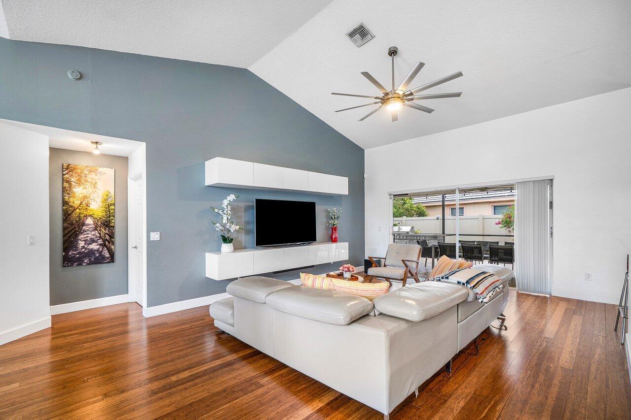 STONEGATE OF WELLINGTON - Residential Lease