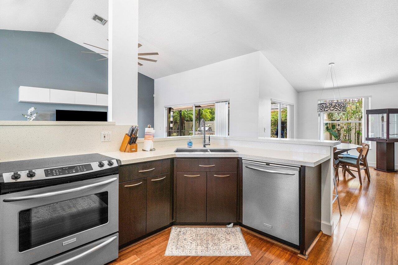 STONEGATE OF WELLINGTON - Residential Lease