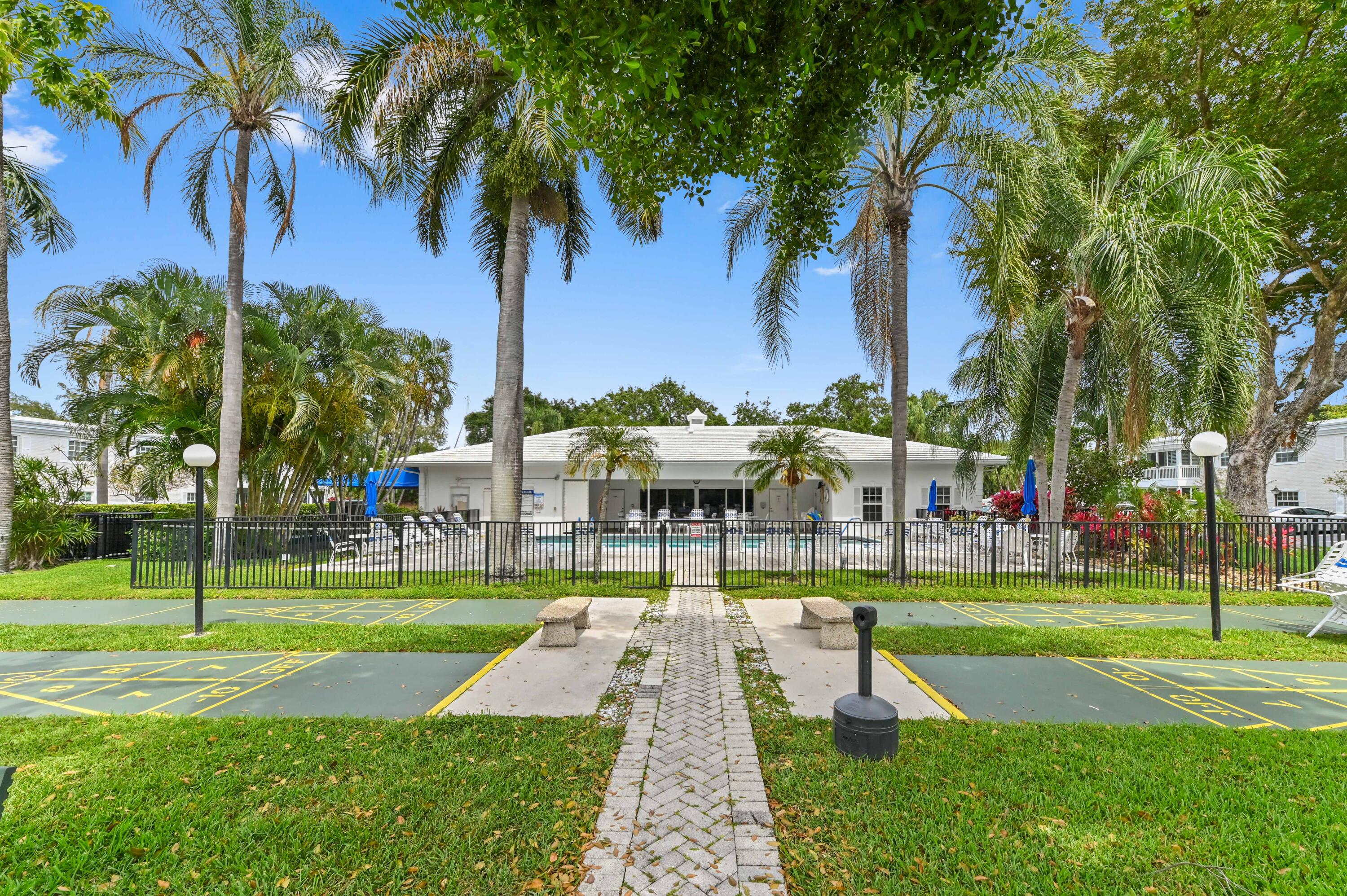 BAY COLONY CLUB - Residential