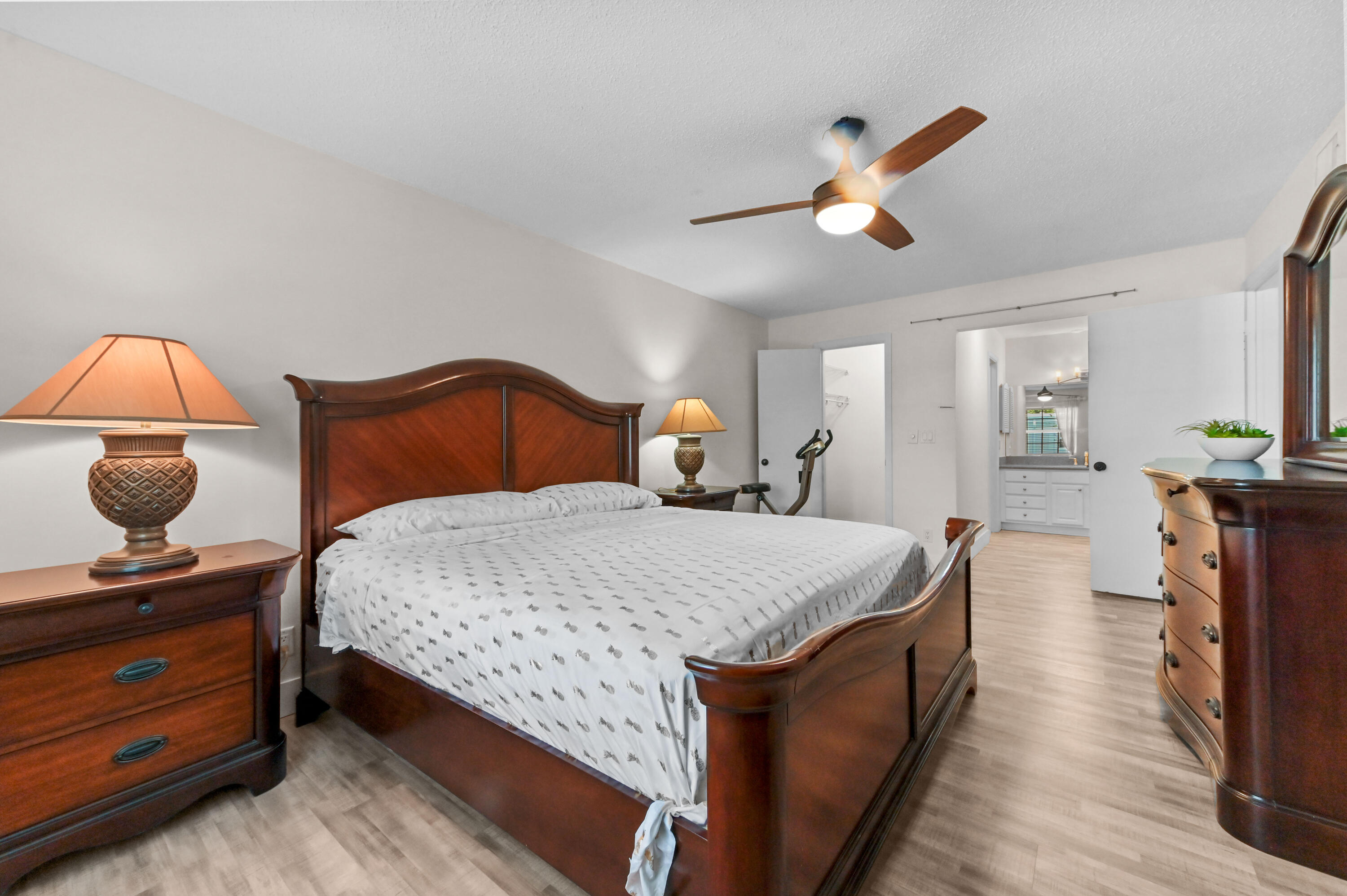 BAY COLONY CLUB - Residential