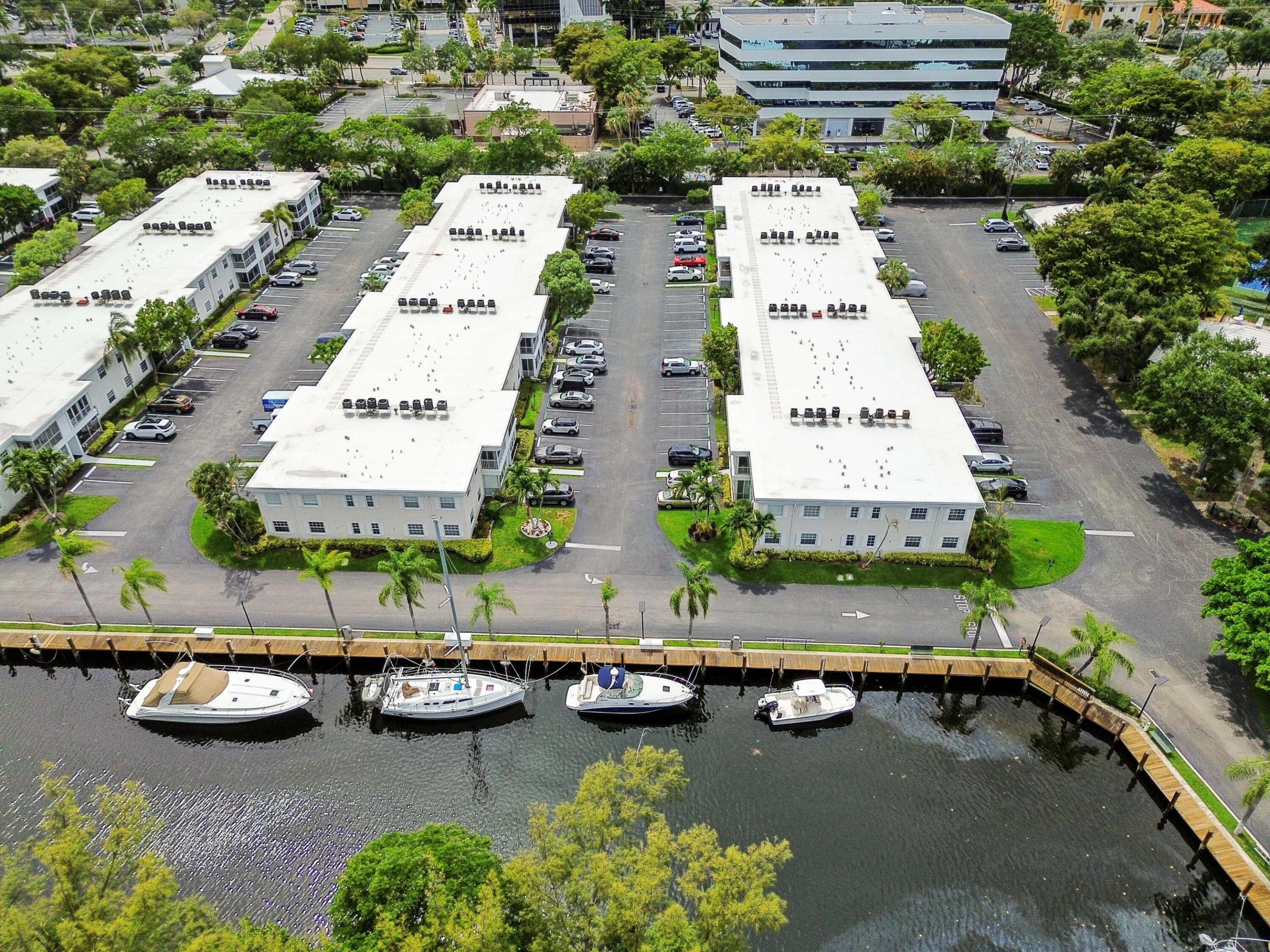 BAY COLONY CLUB - Residential